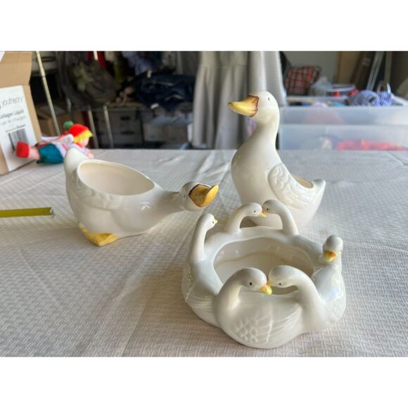 Ceramic Duck Planters Family Two Adults, Ducklings in Round Planter Vintage - Picture 4 of 16